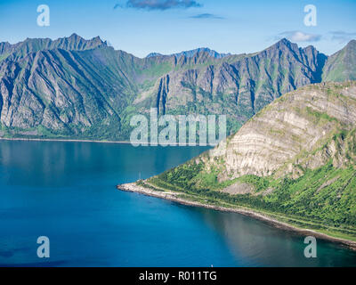 Blick von Berg zu Berg Husfjell Okshornan, Insel Senja, Troms, Nordnorwegen, Norwegen Stockfoto