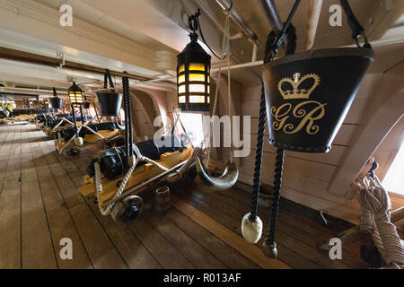 Die HMS Victory, das Flaggschiff von Lord Nelson in der Schlacht von Trafalgar, die heute ein Museum Schiff in Portsmouth, England. Stockfoto