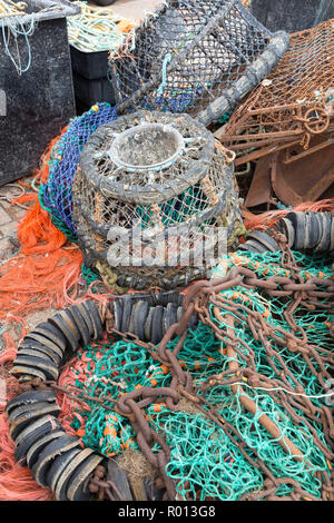 Eine Ansicht der Fischernetze und Wehre in der Hafenstadt Portsmouth, auf Portsea Island, Hampshire, England gebaut. Stockfoto