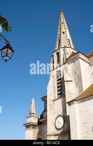 Turm der Kirche St. Christophorus, Coulanges-la-Vineuse, Yonne, Frankreich, Europa Stockfoto