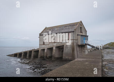 Ansicht eines stillgelegten Rettungsboot station in Wick, Caithness, Schottland. Stockfoto