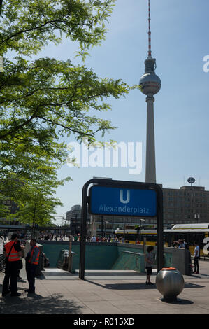 Berlin, Deutschland, U-Bahn Station am Alexanderplatz in Berlin-Mitte Stockfoto