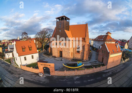 Fischerei Museum in Hel - Abteilung des National Maritime Museum in Danzig, Polen. Allgemeine Ansicht von vorne hochheben. Stockfoto