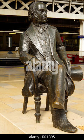 Bronzestatue des großen britischen Ingenieur Isambard Brunel, an der Paddington Station, dem London Endstation seiner Great Western Railway. Stockfoto