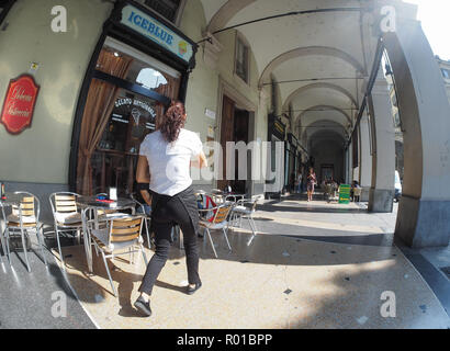 TURIN, Italien - ca. September 2018: säulenhalle Säulenhalle mit fisheye Objektiv gesehen Stockfoto