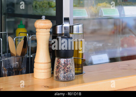 Gewürze auf den Zähler für ein Restaurant Stockfoto