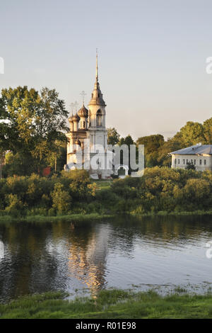 Vologda Fluss und Sretensky Kirche (der Konferenz) in Vologda. Russland Stockfoto