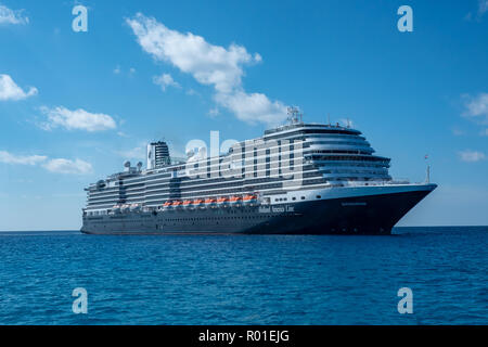 Der Holland America Koningsdam Segel in der Karibik Stockfoto