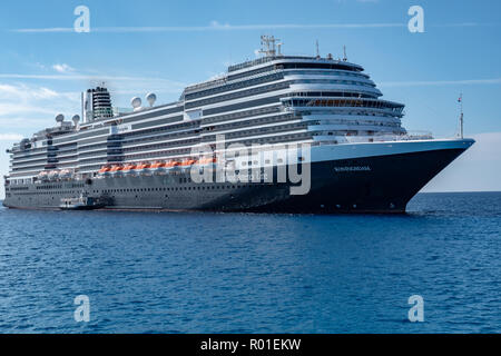 Der Holland America Koningsdam Segel in der Karibik Stockfoto