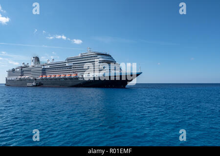 Der Holland America Koningsdam Segel in der Karibik Stockfoto