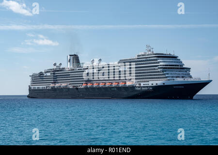 Der Holland America Koningsdam Segel in der Karibik Stockfoto