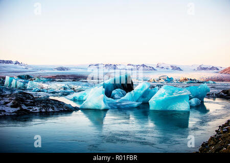 Eis und Iceberrgs an der Gletscherlagune Jökulsarlon, Island, Europa Stockfoto