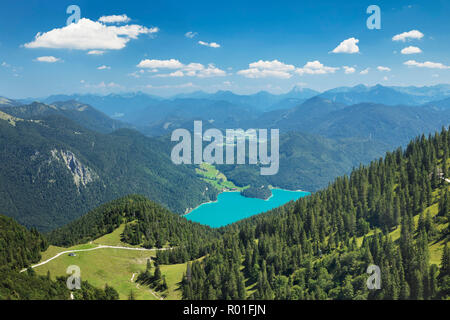 Blick vom Herzogstand über den Walchensee, Karwendelgebirge, Oberbayern, Bayern, Deutschland Stockfoto