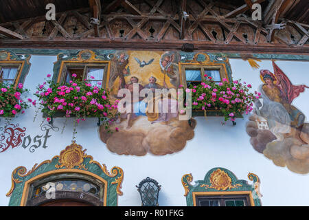 Hotel, ehemalige Post mit Lüftlmalerei oder an die Wand malen, Wallgau, Oberbayern, Bayern, Deutschland, Europa Stockfoto