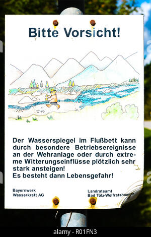 Warnschild für Leute, die nicht in das Flussbett Wallgau, Bayern, Deutschland, Europa zu wandern Stockfoto