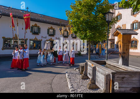 Lokale Gruppen in Kostümen, Thanksgiving feiern, Wallgau, Bayern, Deutschland, Europa Stockfoto