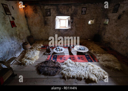 Innenansicht, historische Kulla, Blut Avenger Tower, Theth, Nationalpark Theth, Albanischen Alpen, Prokletije, qark Shkodra Stockfoto