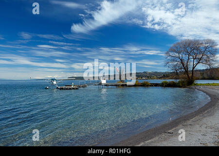 Wasserflugzeug und Lake Taupo, Taupo, Nordinsel, Neuseeland Stockfoto