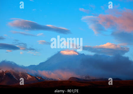 Sonnenuntergang auf Mt Ngauruhoe, Tongariro National Park, Central Plateau, North Island, Neuseeland Stockfoto