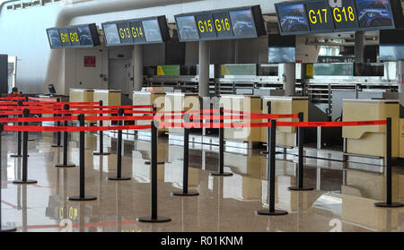 China Wuhan Tianhe - September 10, 2018: Schalter Check-in am Internationalen Flughafen Wuhan Tianhe. Stockfoto