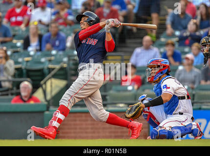 Mai 04, 2018: Boston Red Sox rechter Feldspieler Mookie Betts #50 während ein MLB Spiel zwischen den Boston Red Sox und die Texas Rangers bei Globe Life Park in Arlington, TX Boston besiegte Texas 5-1 Albert Pena/CSM Stockfoto