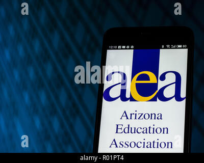 Kiew, Ukraine. 31 Okt, 2018. Arizona Education Association Logo auf dem Smartphone angezeigt. Quelle: Igor Golovniov/SOPA Images/ZUMA Draht/Alamy leben Nachrichten Stockfoto