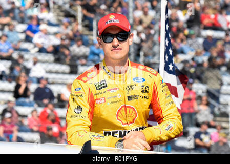 Oct 28, 2018 - Ridgeway, Virginia, USA-NASCAR Monster Energy Cup Fahrer Joey Logano vor dem Start der ersten Daten 500 bei Martinsville Speedway. (Bild: © Ed Clemente/ZUMA Draht) Stockfoto