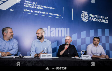 SÃO PAULO, SP - 31.10.2018: BRUNO COVAS COLETIVA GP BRASILIEN F1 - Pressekonferenz der Brasilianischen Formel 1-Grand Prix wurde mit der Teilnahme der Bürgermeister der Stadt São Paulo, Bruno Covas, der kommunalen Serienobjekte Vitor Aly, städtische Infrastruktur gehalten und arbeitet, Orlando Farias, Tourismus und der Veranstalter des Ereignisses, Tamas Rohonyi, am Mittwoch morgen, 31. Oktober, am Autodromo de Interlagos, in São Paulo. (Foto: Van Campos/Fotoarena) Stockfoto