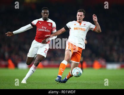 London, UK, 31. Oktober, 2018 Danny Welbeck von Arsenal und Blackpools Paudie O'Connor bei der EFL Cup vierte Runde zwischen Arsenal und Blackpool im Emirates Stadium, London, England am 31. Okt 2018. Kredit Aktion Foto Sport/Alamy leben Nachrichten Stockfoto