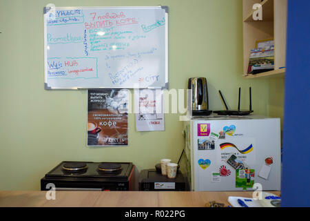 Chuguiiv, Ukraine. 30 Okt, 2018. Einen Kaffee Küche können Sie im Zentrum für Kinder und Jugendliche der Stadt gesehen werden. Nach Auseinandersetzungen zwischen dem Ukrainischen Militär- und pro-russische Separatisten im Osten der Ukraine, viele Häuser und Infrastruktur wurden stark beschädigt und teilweise renoviert und umgebaut von der deutschen Entwicklungshilfe. Credit: Gregor Fischer/dpa/Alamy leben Nachrichten Stockfoto