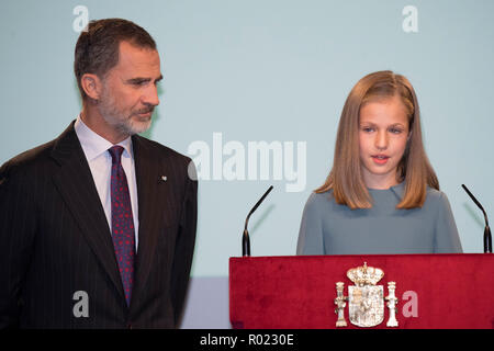 Madrid, Spanien. 31 Okt, 2018. König Felipe VI. Spanien und Prinzessin Leonor von Spanien an die Lesung der Constitución Española anlässlich des 40. Jahrestages der spanischen Verfassung im Instituto Cervantes. Madrid, 31.10.2018 | Verwendung der weltweiten Kredit: dpa/Alamy leben Nachrichten Stockfoto