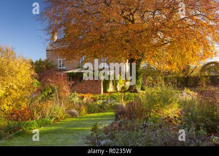 Köln, Lincolnshire, Großbritannien. 31 Okt, 2018. UK Wetter: Ein guter Start in den Tag nach einer Nacht Frost in Halle, Germany. Lincolnshire, Großbritannien. 31 Okt, 2018. Quelle: LEE BEEL/Alamy leben Nachrichten Stockfoto