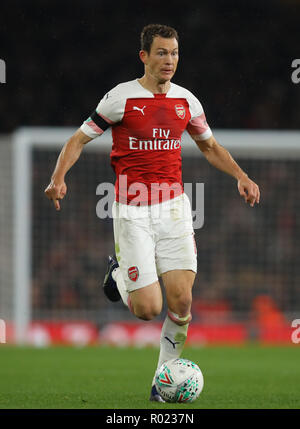 London, Großbritannien. 31 Okt, 2018. Stephan Lichtsteiner von Arsenal Arsenal v Blackpool, Carabao WM-Vierte Runde, Emirates Stadium, London (Holloway) - 31. Oktober 2018 STRENG REDAKTIONELLE NUR VERWENDEN - DataCo Regeln gelten - Die Verwendung dieses Bildes in einem kommerziellen Kontext ist verboten, es sei denn, eine ausdrückliche Genehmigung durch den Verein(e) erhalten hat. Beispiele für kommerzielle Nutzung beinhalten, sind aber nicht mit den Wetten und Spiele, Marketing und Werbung Produkte beschränkt. Keine Verwendung mit nicht autorisierten Audio-, Video-, Daten-, Spielpläne, Club und oder Liga Logos oder Dienstleistungen einschließlich der aufgeführten Stockfoto