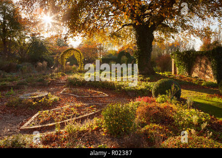 Köln, Lincolnshire, Großbritannien. 31 Okt, 2018. UK Wetter: Ein helles Ende der Tag nach einer Nacht Frost in Halle, Germany. Lincolnshire, Großbritannien. 31 Okt, 2018. Quelle: LEE BEEL/Alamy leben Nachrichten Stockfoto