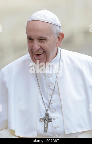 Vatikan. 31 Okt, 2018. Papst Franziskus während seiner Generalaudienz am Mittwoch in der St. Peter's Square, im Vatikan am 31. Oktober 2018 Credit: Sylvia Loking/Alamy leben Nachrichten Stockfoto