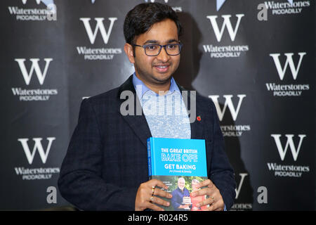 Waterstones Piccadilly, London, UK 1 Nov 2018 - Rahul Mandal 2018 Große britische Backen aus Sieger bei Waterstones für die Unterzeichnung von Kopien von "Der Große Britische Backen aus" Credit: Dinendra Haria/Alamy leben Nachrichten Stockfoto