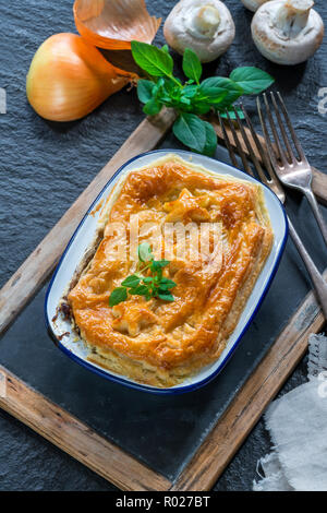 Steak und mushroom Pie - Hohe Betrachtungswinkel Stockfoto