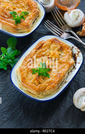 Steak und mushroom Pie - Hohe Betrachtungswinkel Stockfoto