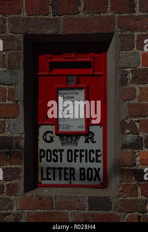 Alte Post Box im Moreton, Dorset Stockfoto