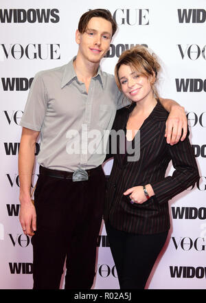 Harris Dickinson und Rose Grau an einem Special Screening von Witwen, die in der Tate Modern, London statt. Stockfoto