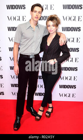 Harris Dickinson und Rose Grau an einem Special Screening von Witwen, die in der Tate Modern, London statt. Stockfoto