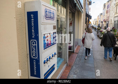 Kondome, durex, Verkaufsautomaten, Maschine, auf der Straße, in, der, Mitte, der, Carcassonne, Aude, Abteilung, Süden, von, Frankreich, Französisch, Europa, Europäischen, Stockfoto