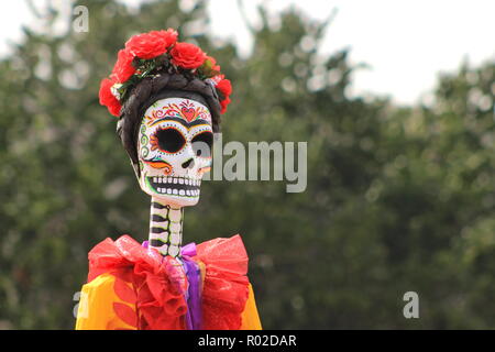 Ein catrina Abbildung während der Tag der Toten angezeigt (Dia de los U-Bahnen) Feier Stockfoto
