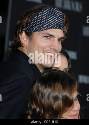 Ashton Kutcher an Herrn Brooks Premiere auf der Chinese Theatre in Los Angeles. headshot Lächeln bandanaKutcherAshton 159 Red Carpet Event, Vertikal, USA, Filmindustrie, Prominente, Fotografie, Bestof, Kunst, Kultur und Unterhaltung, Topix Prominente Fashion/Vertikal, Besten, Event in Hollywood Leben - Kalifornien, Roter Teppich und backstage, USA, Film, Stars, Film Stars, TV Stars, Musik, Promis, Fotografie, Bestof, Kunst, Kultur und Unterhaltung, Topix, headshot, vertikal, eine Person aus dem Jahr 2007, Anfrage tsuni@Gamma-USA.com Stockfoto