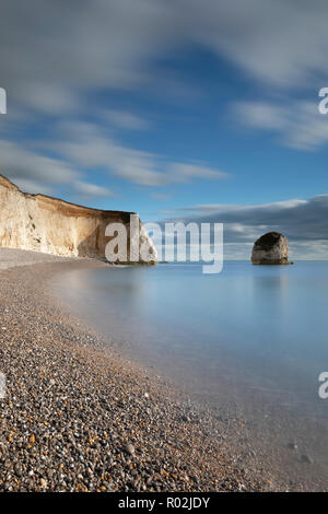 Blick auf den Strand bei Freshwater Bay, Isle of Wight Stockfoto