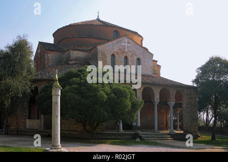 Chiesa di Santa Fosca, Torcello, Lagune von Venedig, Italien: Kirche aus dem 11. Jahrhundert auf der Piazza Stockfoto