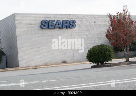 Charlottesville, Virginia United States 10/30/18 Sears Dateien bankrott, nachdem eine finanzielle retail Symbol für Generationen Stockfoto