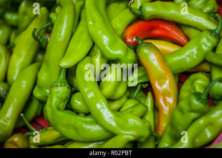 Süße Paprika Hintergrund und gelben und roten Pfeffer. Paprikaschoten. Stockfoto