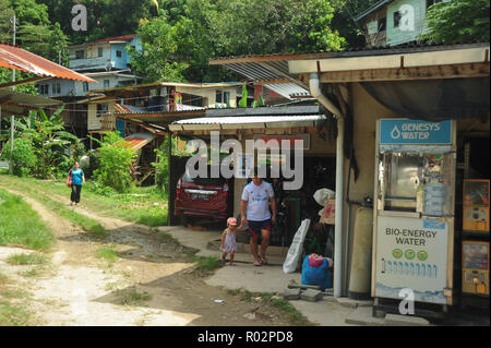 Kota Kinabalu in Sabah Malaysia - Apr 6, 2018: Teilansicht von Kampung Kopugit Nachbarschaft in Kota Kinabalu in Sabah abgebildet auf Jun 6, 2018. Stockfoto