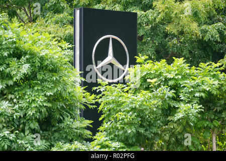 Kota Kinabalu in Sabah Malaysia - Apr 3, 2018: Mercedes Benz Logo bei Kota Kinabalu Showroom. Mercedes Benz a Deutsche Automobilindustrie Unternehmen bekannt ist fo Stockfoto